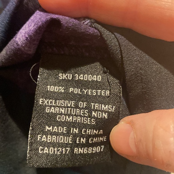 Le Chateau sleeveless blouse. Size Lg - Picture 4 of 7